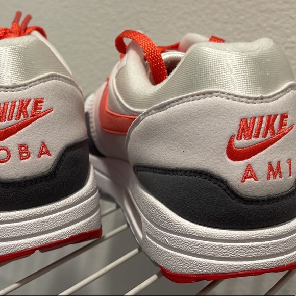 Nike - Picture 4 of 5